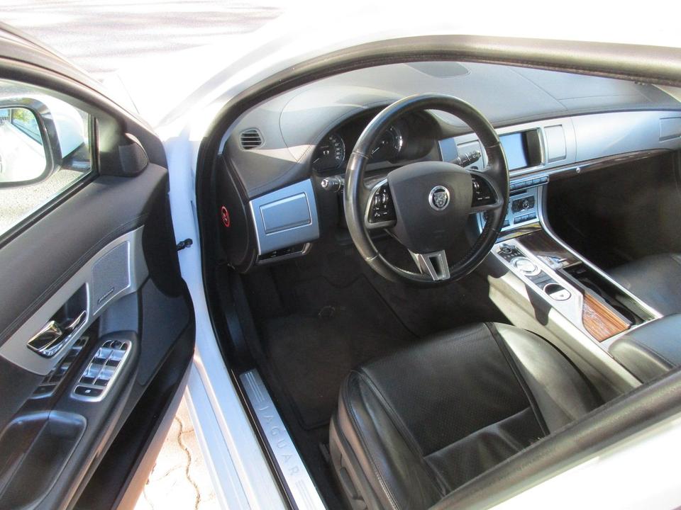 Jaguar XF 2013 — photo 11