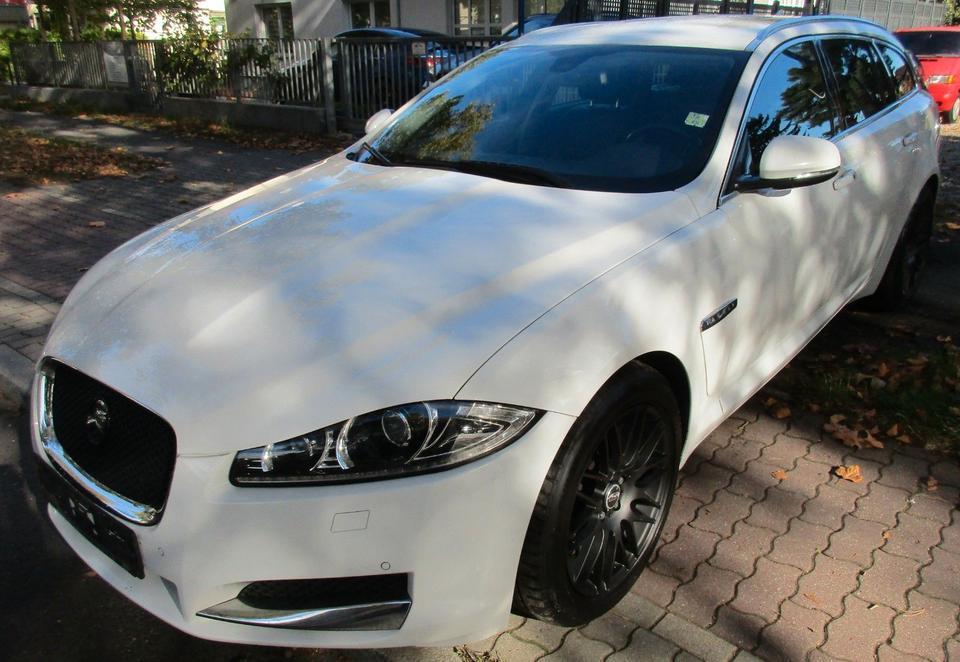Jaguar XF 2013 — rear view