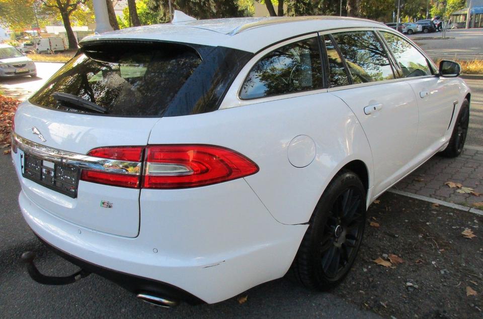 Jaguar XF 2013 — interior