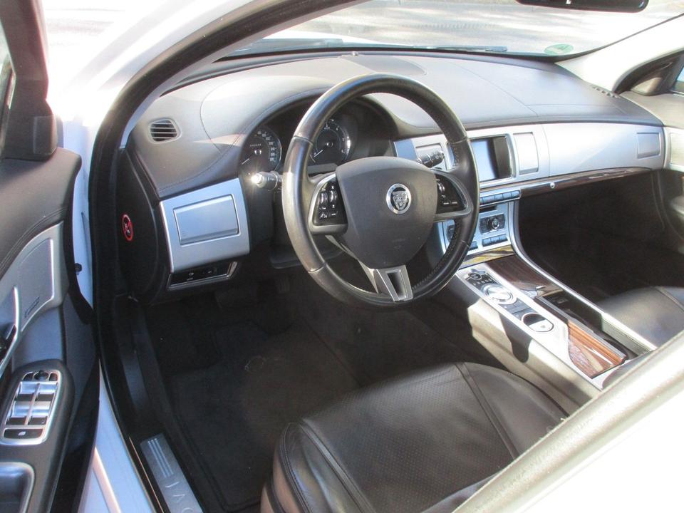Jaguar XF 2013 — photo 8