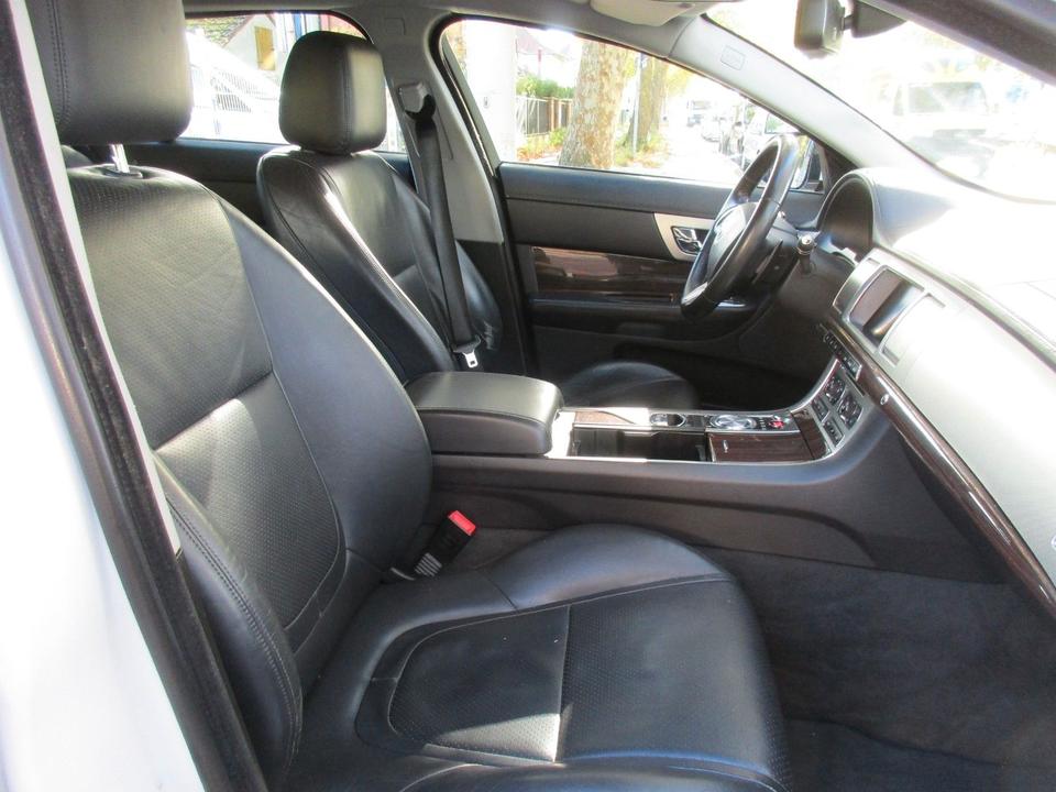 Jaguar XF 2013 — photo 9