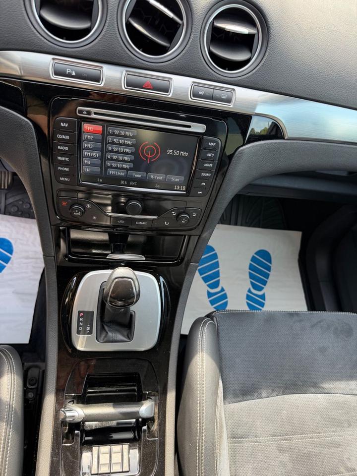 Ford S-Max 2010 — photo 12