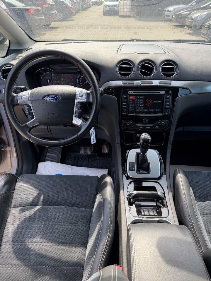 Ford S-Max 2010 — photo 9