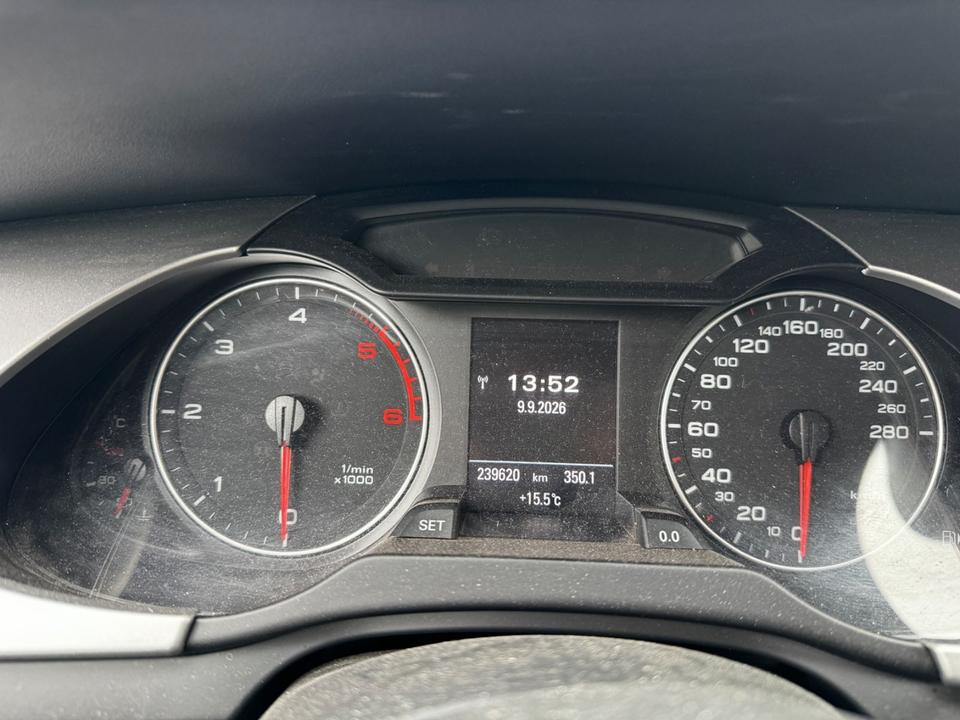 Audi A4 2010 — photo 11