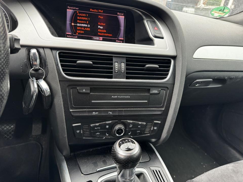 Audi A4 2010 — photo 12