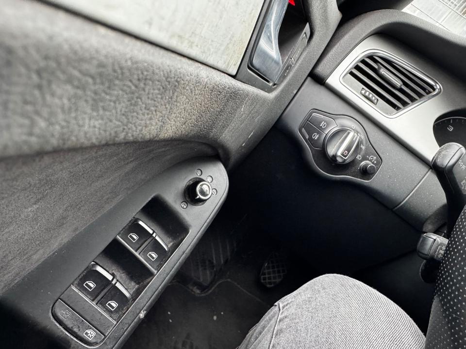 Audi A4 2010 — photo 15