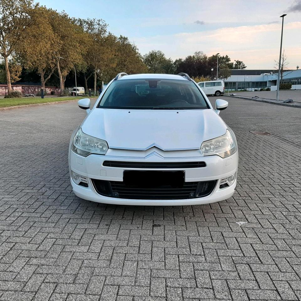 Citroen C5 2010 — rear view