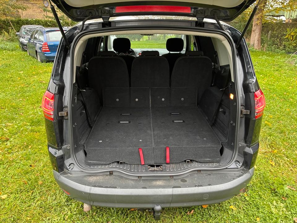 Ford S-Max 2011 — photo 11