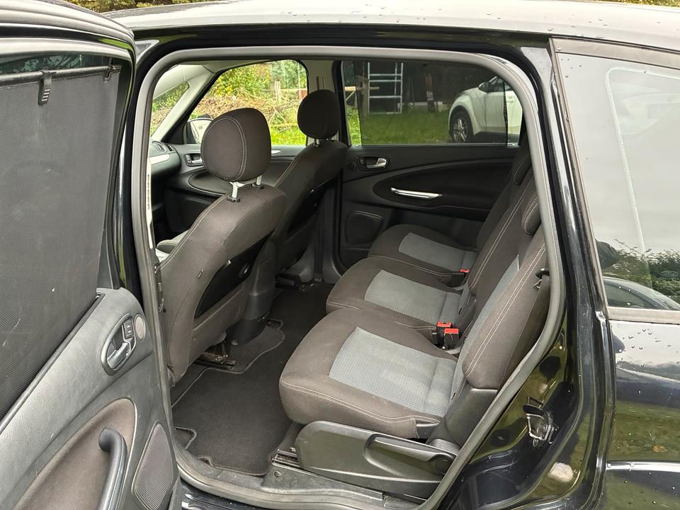 Ford S-Max 2011 — photo 8