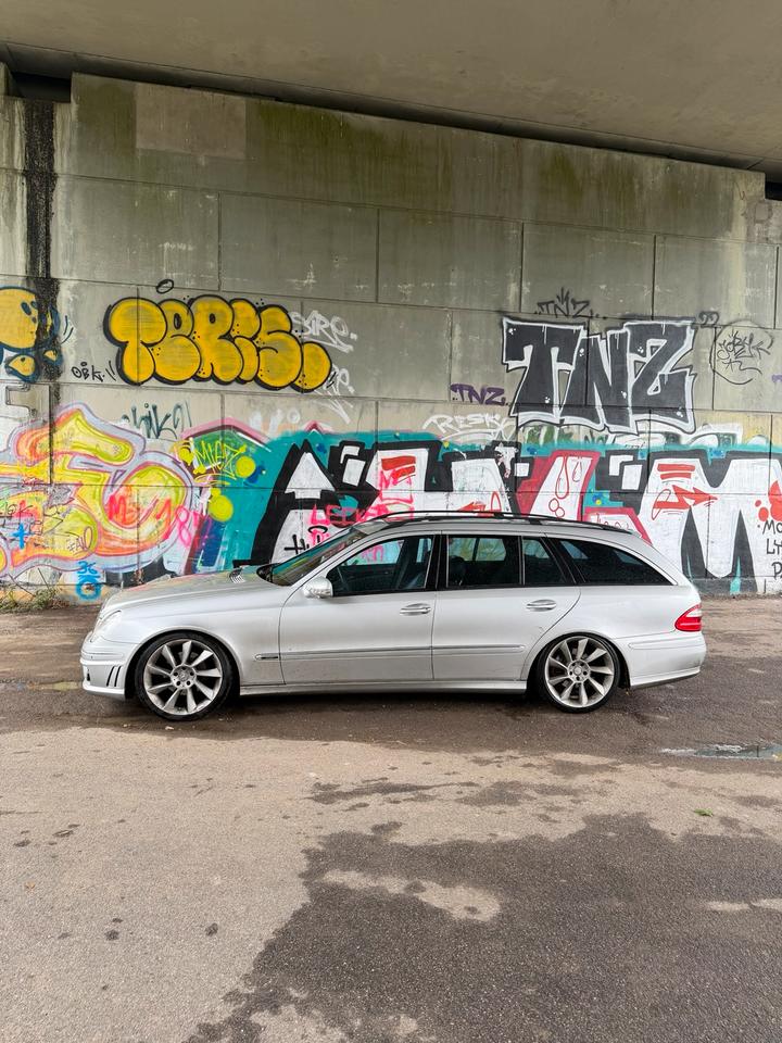Mercedes Benz E 320 2004 — салон