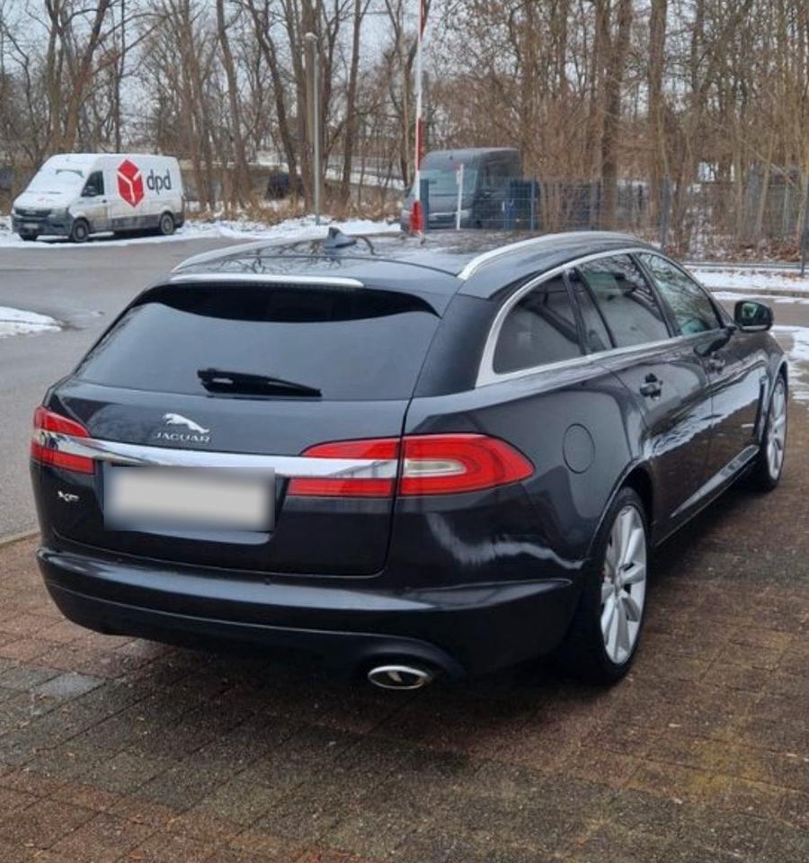 Jaguar XF 2015 — interior