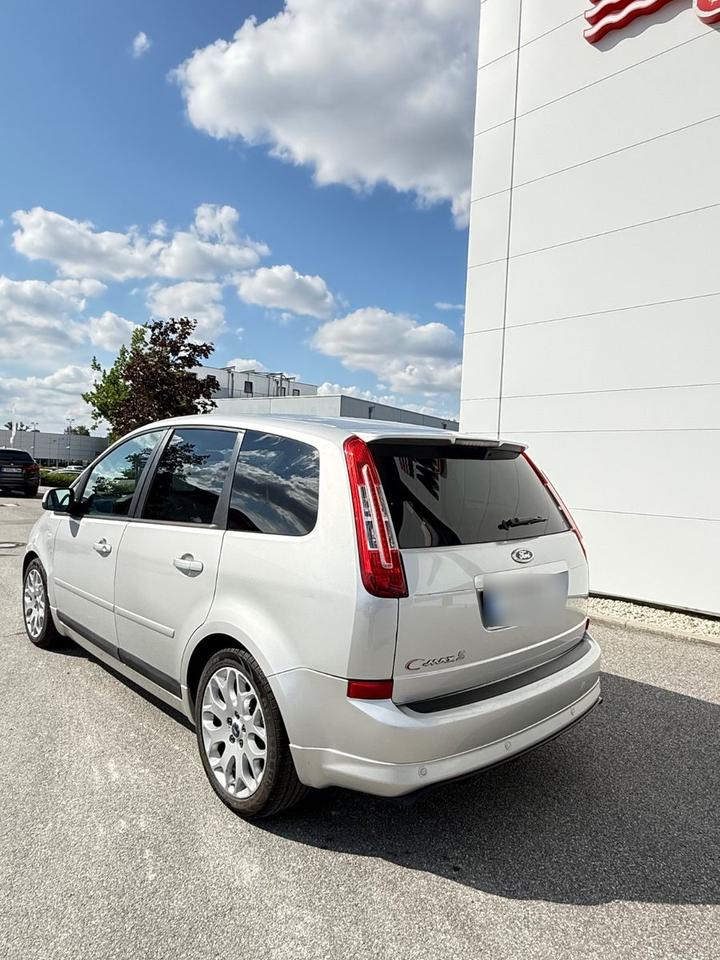 Ford C-Max 2010 — rear view