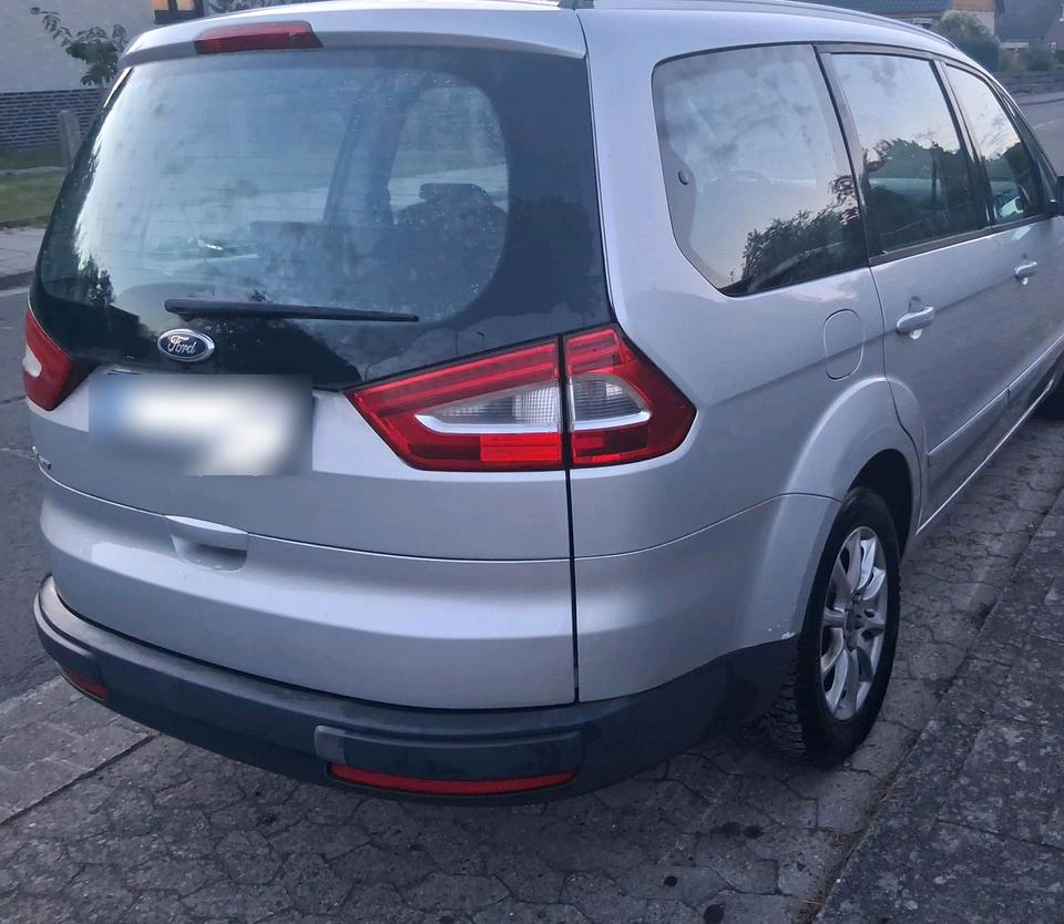 Ford S-Max 2010 — салон