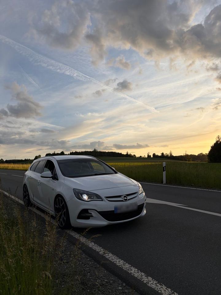 Opel Astra 2014 — photo 10