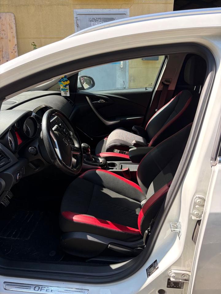 Opel Astra 2014 — engine