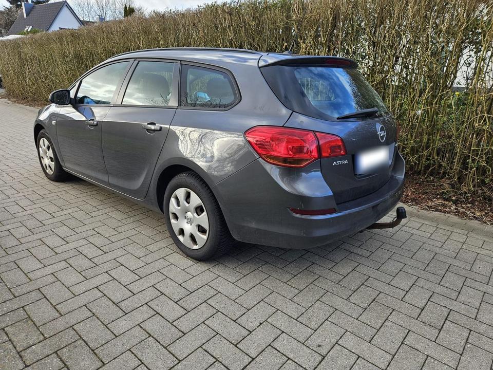 Opel Astra 2012 — engine