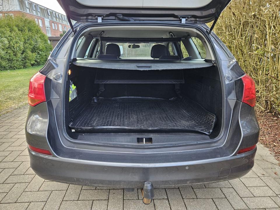Opel Astra 2012 — photo 5