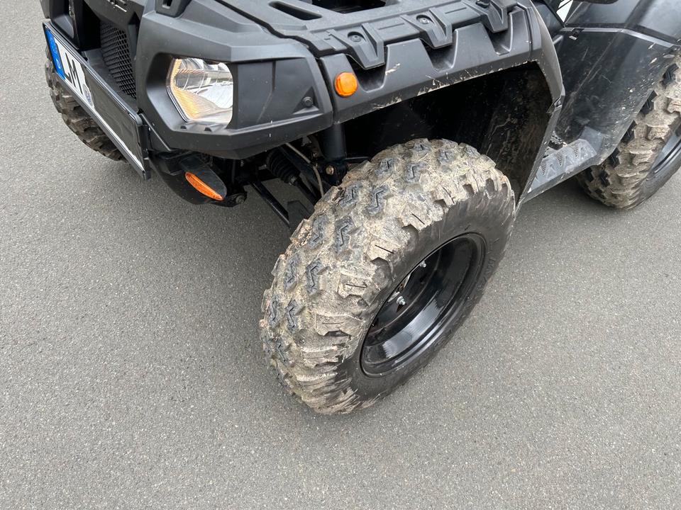 Weitere Motorräder Polaris Sportsman Forest 850 wenig Kilometer 2013 — rear view