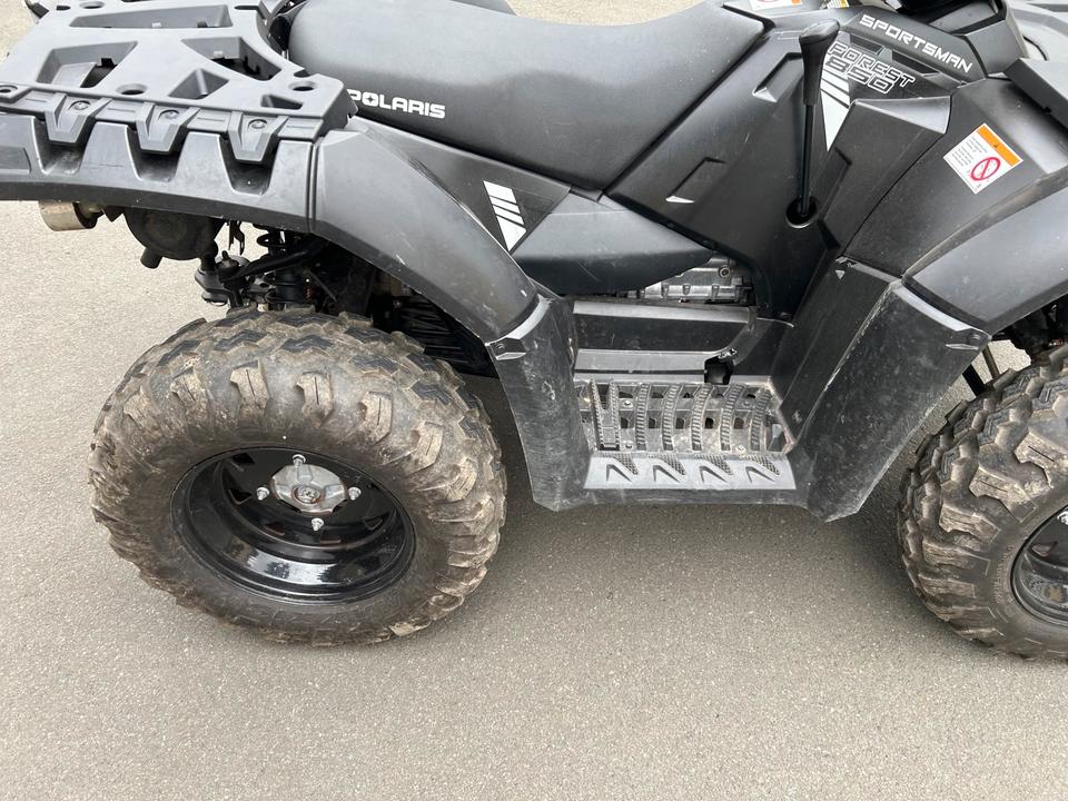 Weitere Motorräder Polaris Sportsman Forest 850 wenig Kilometer 2013 — engine 850 ccm