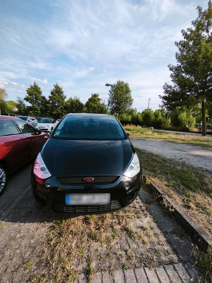 Ford S-Max 2006 — rear view