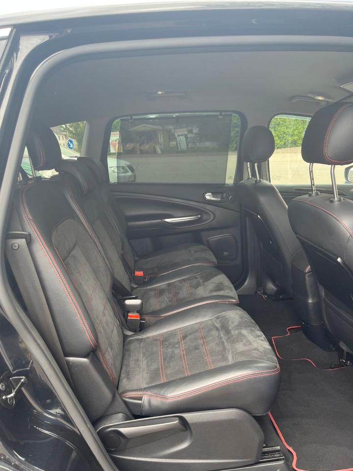 Ford S-Max 2011 — photo 13