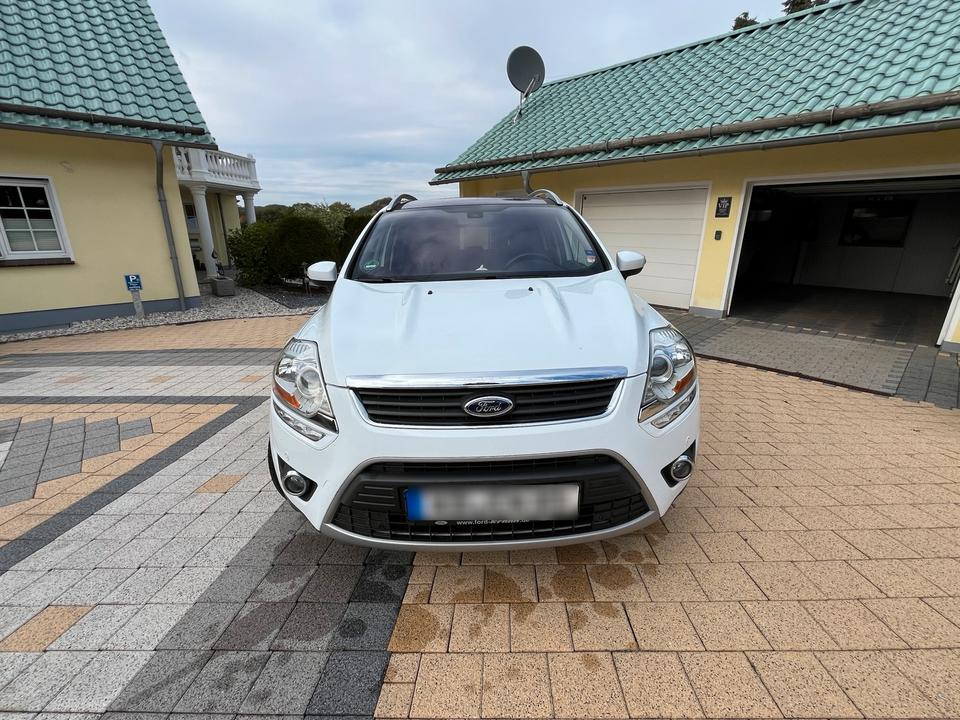 Ford Kuga 2012 — interior