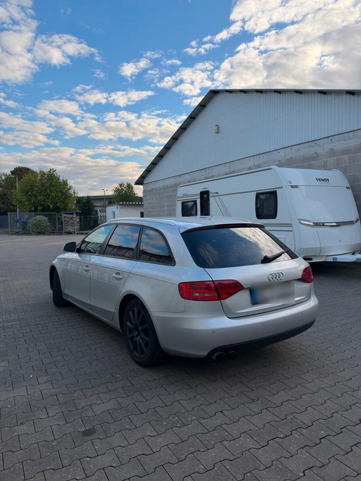 Audi A4 2008 — салон
