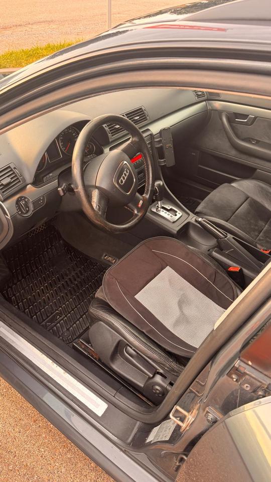 Audi A4 2005 — interior