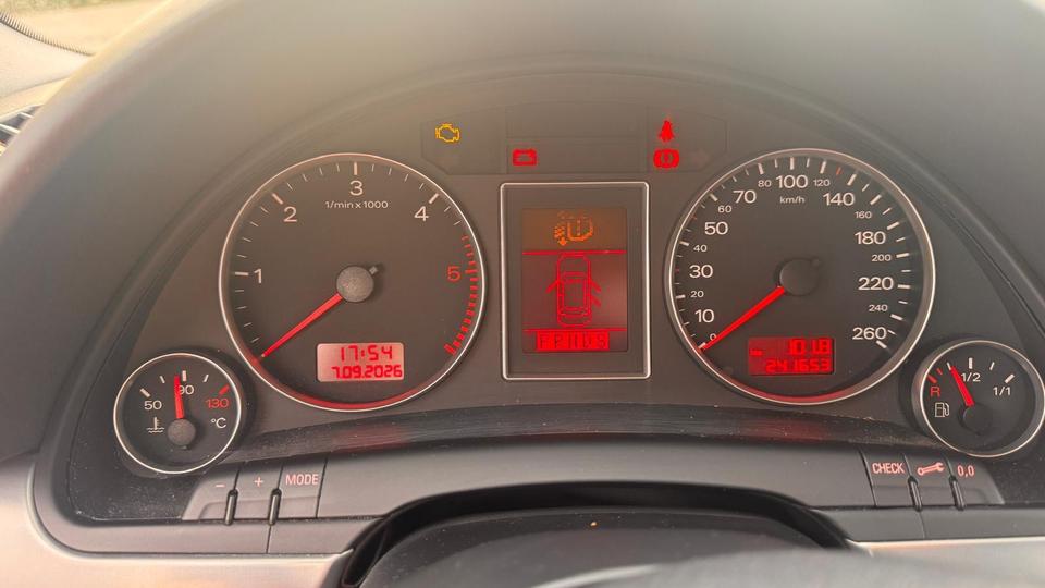 Audi A4 2005 — photo 8