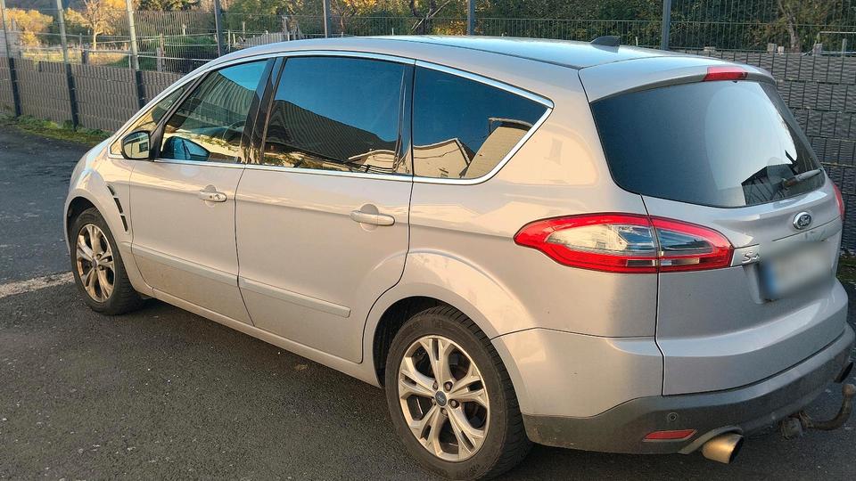Ford S-Max 2011 — rear view