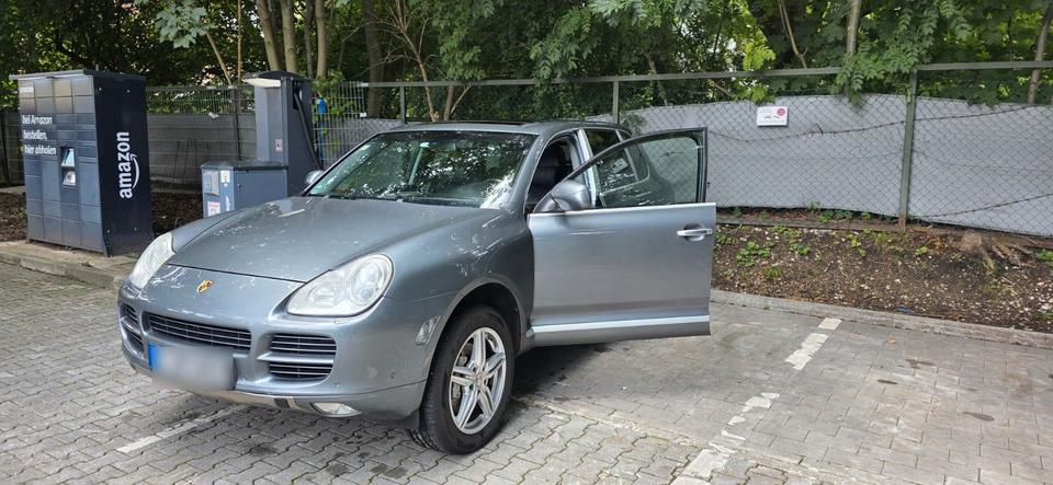 Porsche Cayenne 2005 — rear view