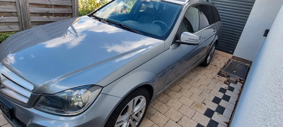 Mercedes Benz C 220 2014 — вигляд ззаду