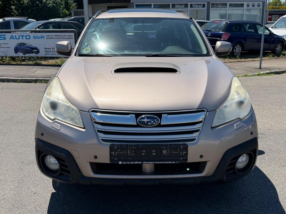 Subaru Outback 2013 — rear view