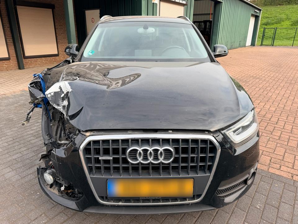 Audi Q3 2012 — вигляд ззаду
