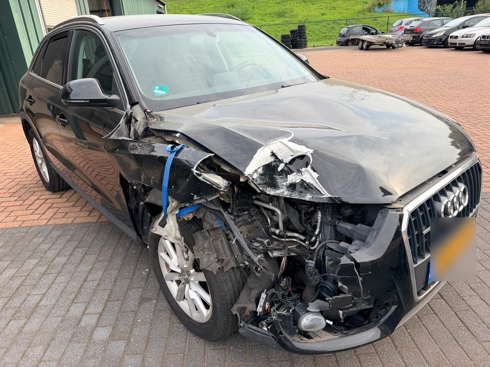 Audi Q3 2012 — салон