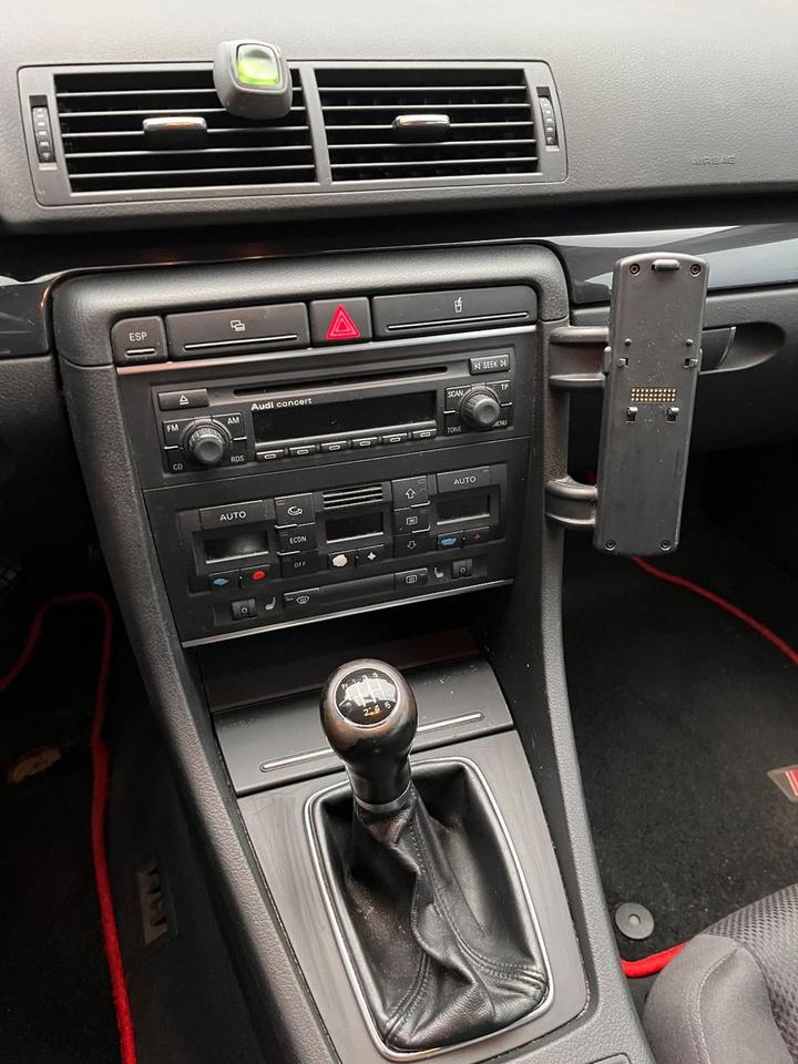 Audi A4 2004 — photo 10