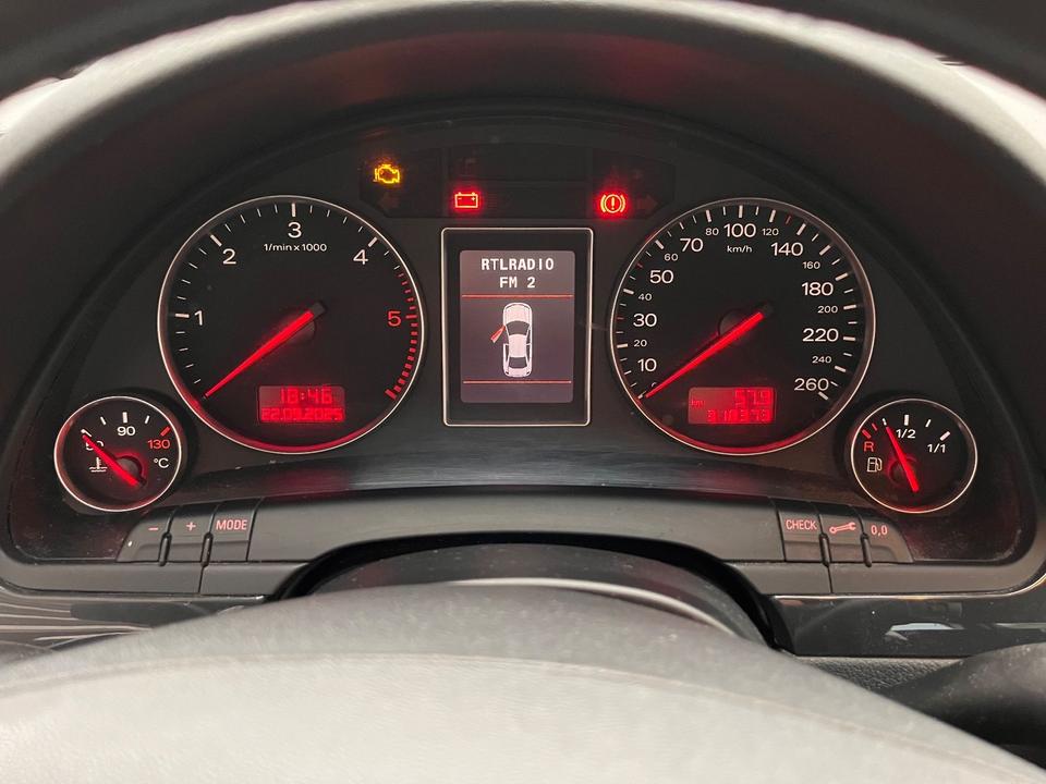 Audi A4 2004 — photo 9