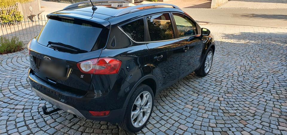 Ford Kuga 2012 — вигляд ззаду