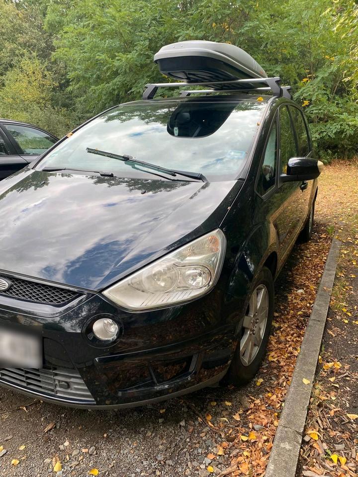 Ford S-Max 2009 — rear view