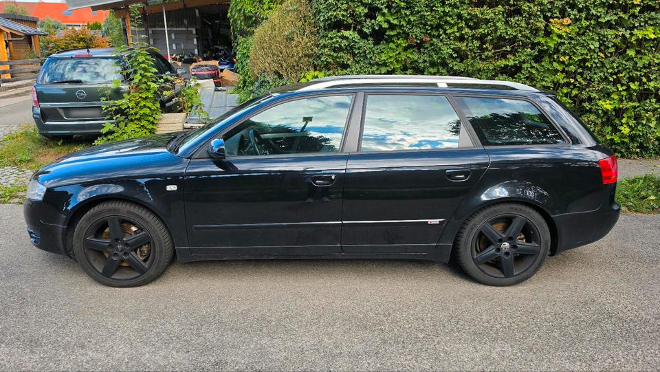Audi A4 2005 — салон