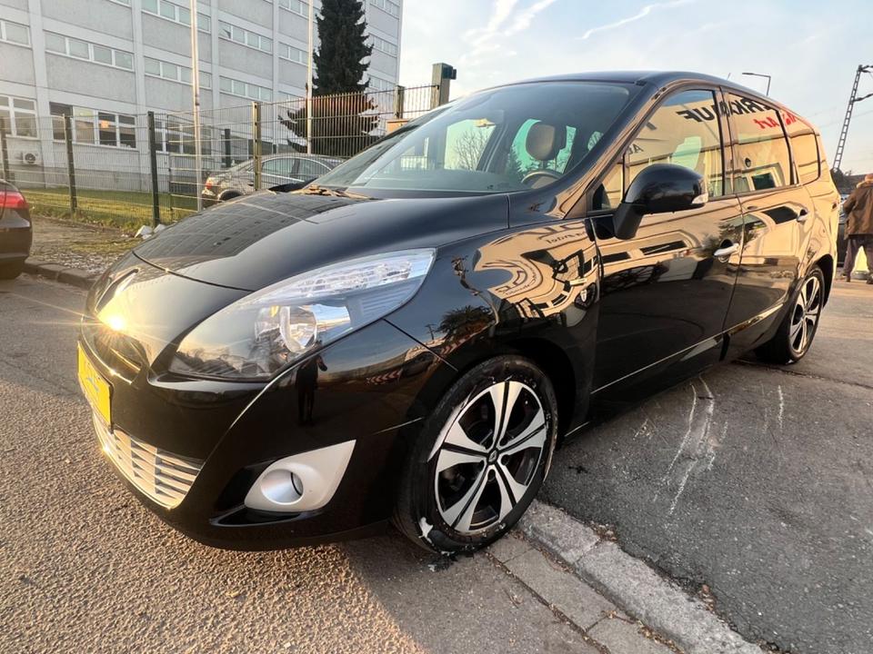 Renault Grand Scenic 2011 — салон