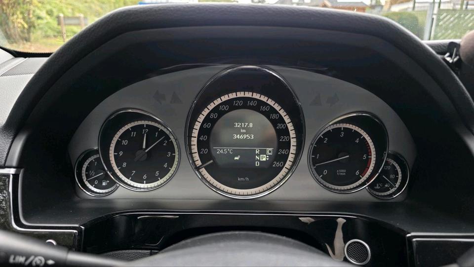 Mercedes Benz E 350 2010 — photo 15