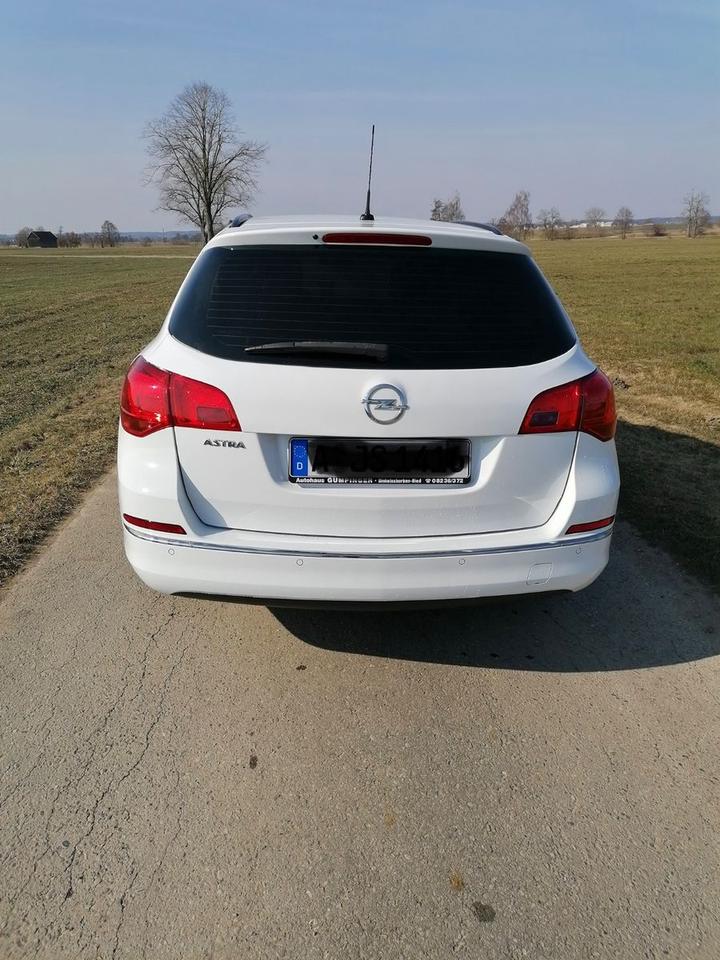 Opel Astra 2014 — двигун