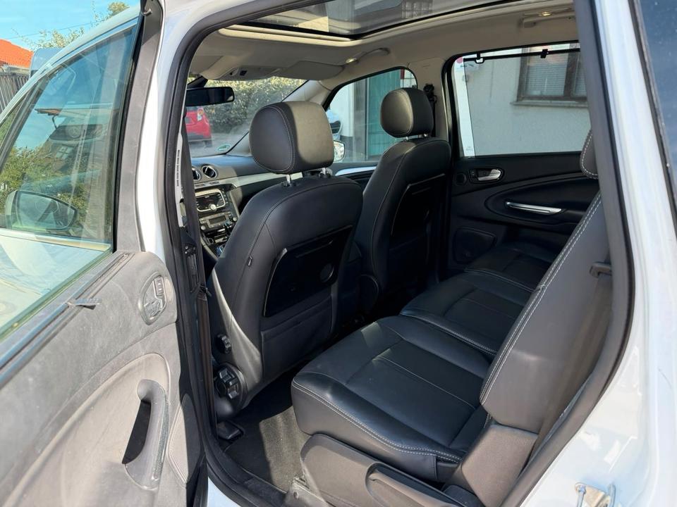 Ford S-Max 2013 — photo 10