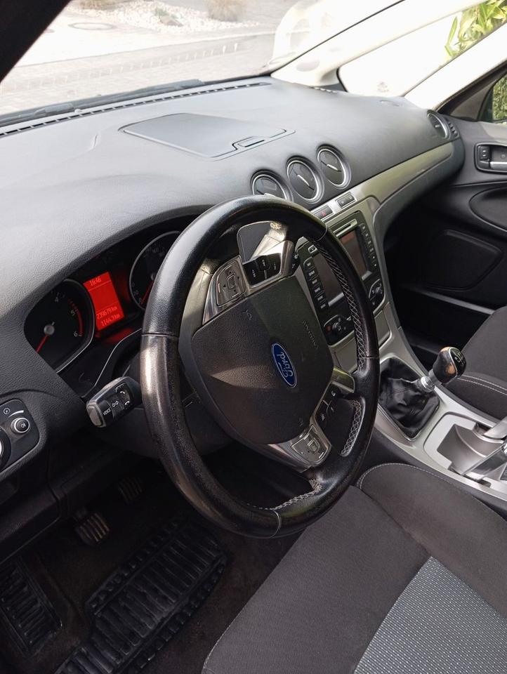 Ford S-Max 2011 — photo 8