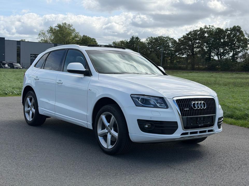 Audi Q5 2010 — interior