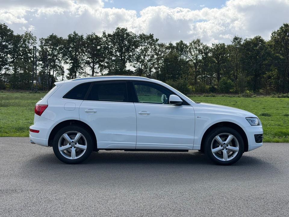 Audi Q5 2010 — engine