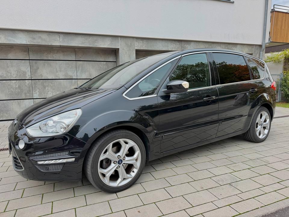 Ford S-Max 2012 — вигляд ззаду