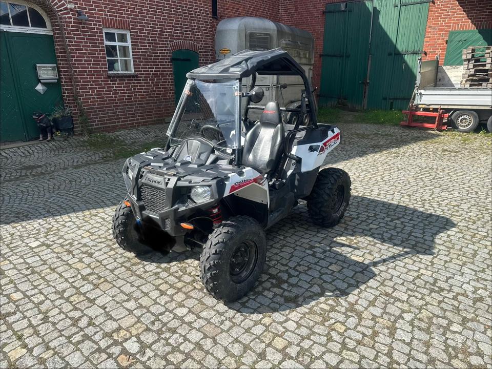 Weitere Motorräder Polaris Sportsman ACE 325 Quad 2015 — rear view