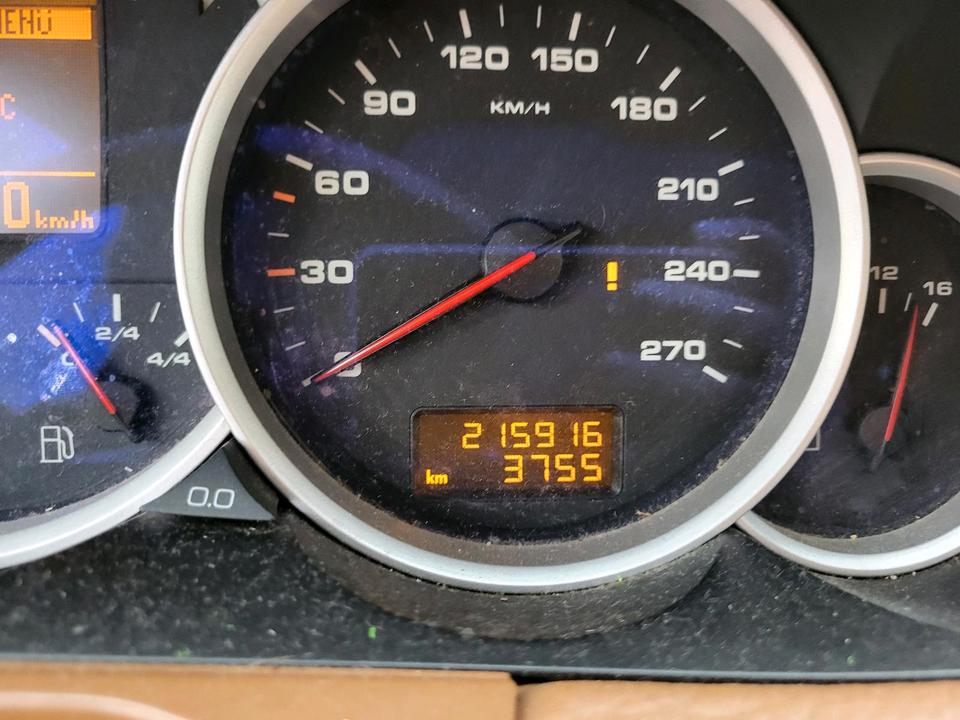 Porsche Cayenne 2004 — interior